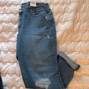 Never worn crop denim.